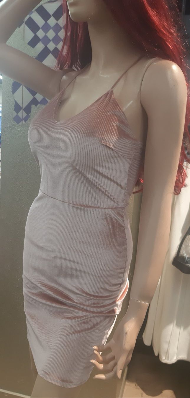 Robes: NEU! NEU! NEU! Einzigartiges elegantes Kleid Gr.S – Neuf avec emballage d'origine à Zürich par Venecia25 1