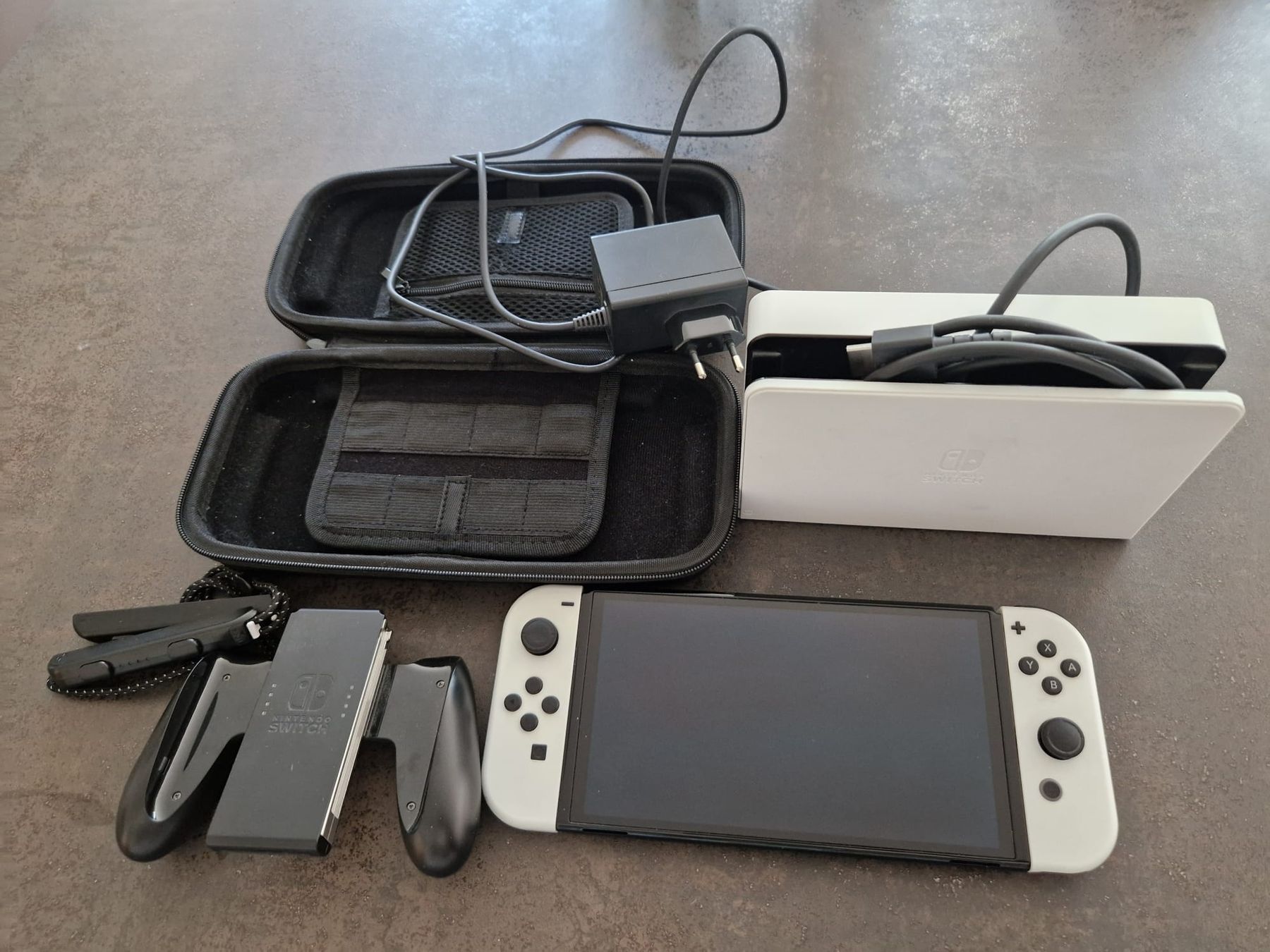 Nintendo Konsolen: Nintendo Switch  weiss + 2 Games! Super Zustand! – Gebraucht aus Sursee von Cmtu