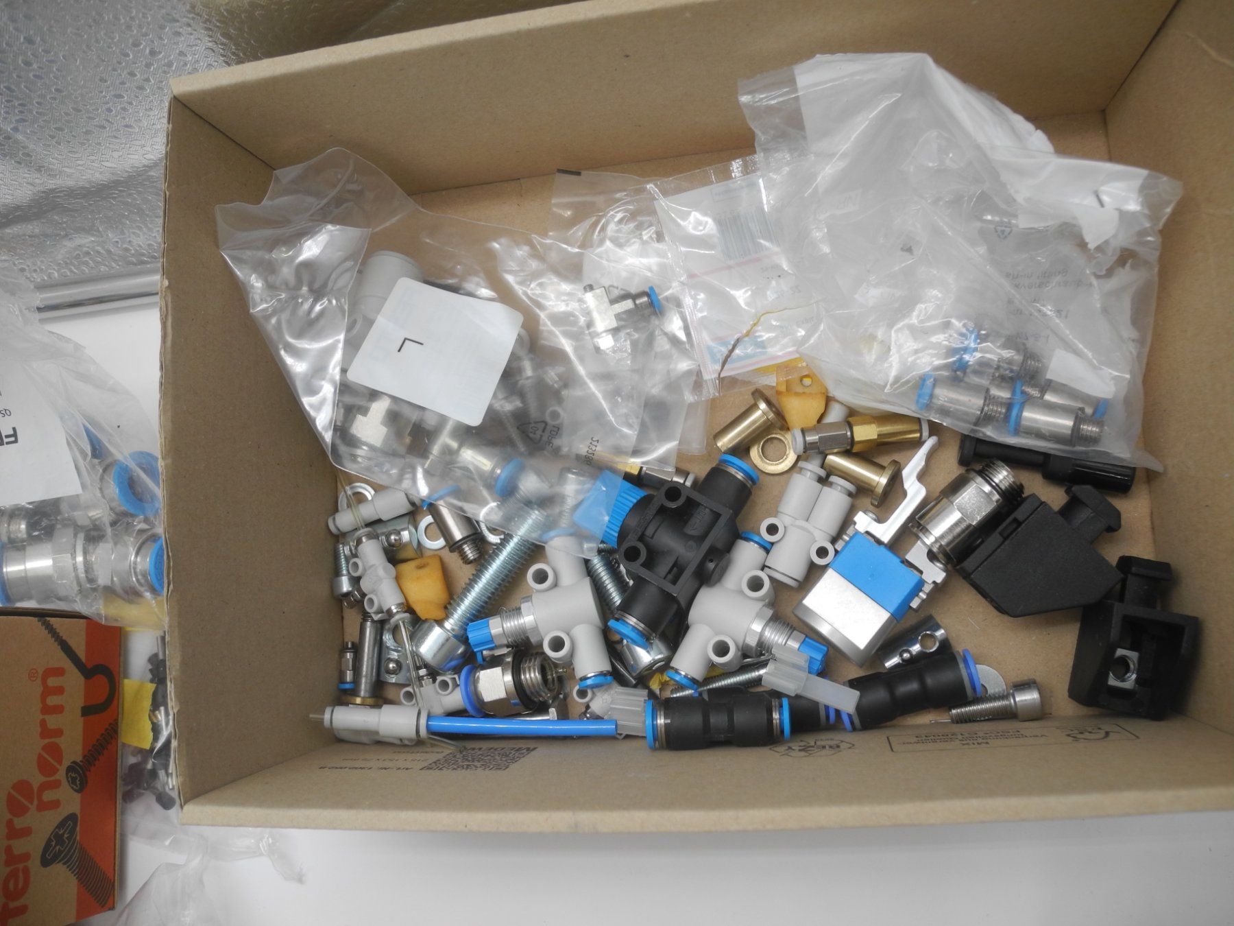 Elektronikbauteile: Festo Verschraubungen, Nr. 47b – Gebraucht aus Kottwil von Crazyrolf 9