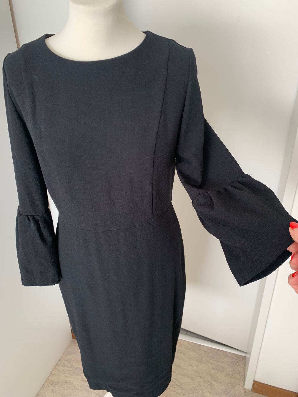 Massimo Dutti Vestiti: Massimo Dutti Kleid, Grösse M, schwarz, Herbst/Winter – Nuovo (secondo la descrizione) da Rüfenacht venduto da lilly_67 2