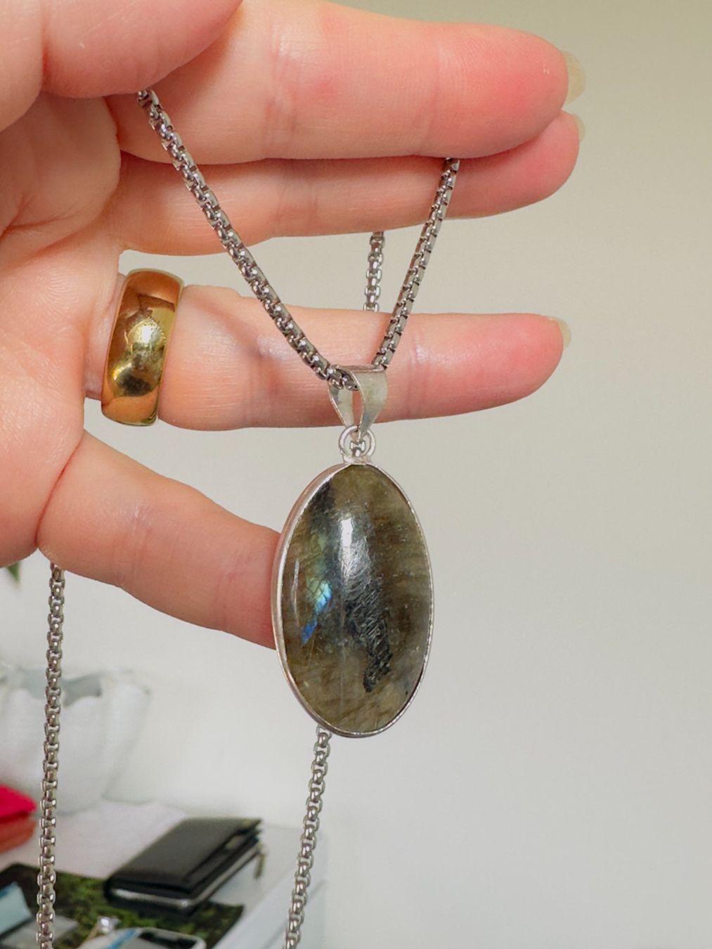 Ketten: Fashionable labradorite necklace – Neu und originalverpackt aus Genève von AGBERG 2