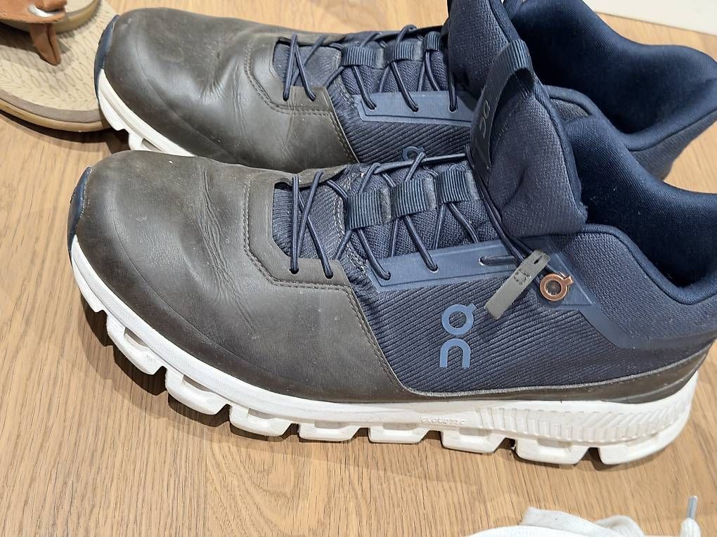 Herrenschuhe: On Sneaker  Grösse 45  Dunkelblau mit Leder – Gebraucht aus Kloten von ale_29vf