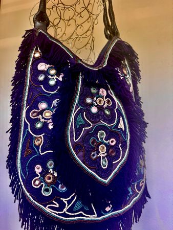 Handtasche Antik Batik dunkelblau Fransen und Perlen