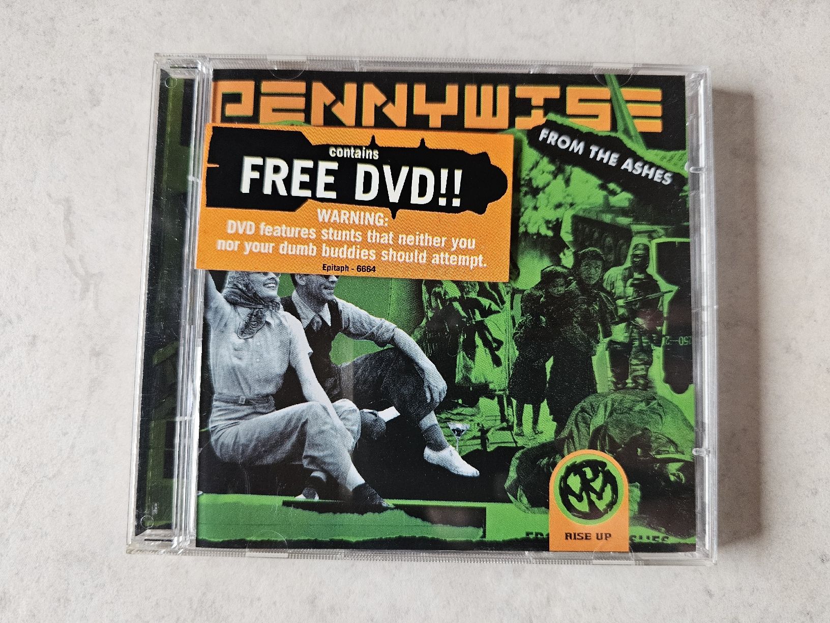 CD: Pennywise  -  From The Ashes  /  CD + DVD – Usato da Schneisingen venduto da backstore24