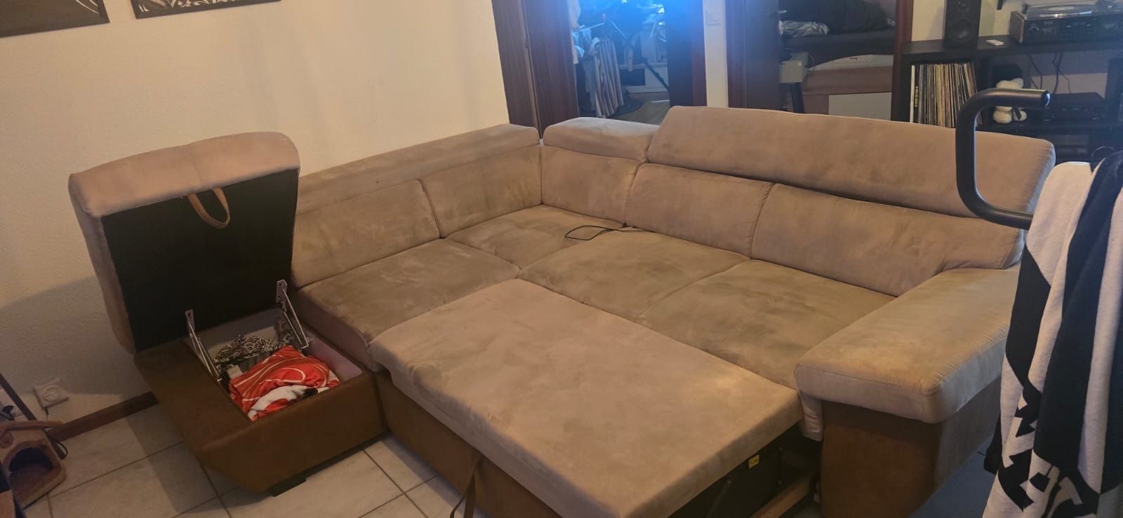 Conforama Sofas: canapé d angle  – D'occasion à sion par Fabs_666d 1