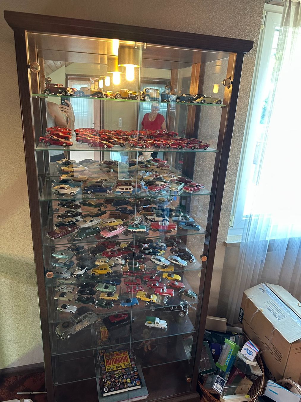 Vitrinen: Glasvitrine mit Autosammlung – Gebraucht aus Bättwil von paul74