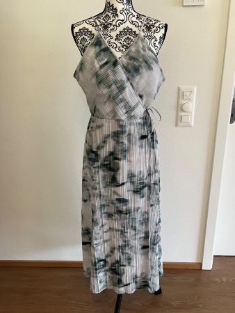 👗 Kleid Rock gerippt Plisseekleid Gr. M – H&M