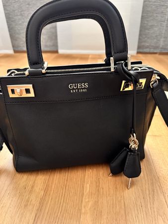 Guess schwarze Damen Handtasche Kunstleder guter Zustand