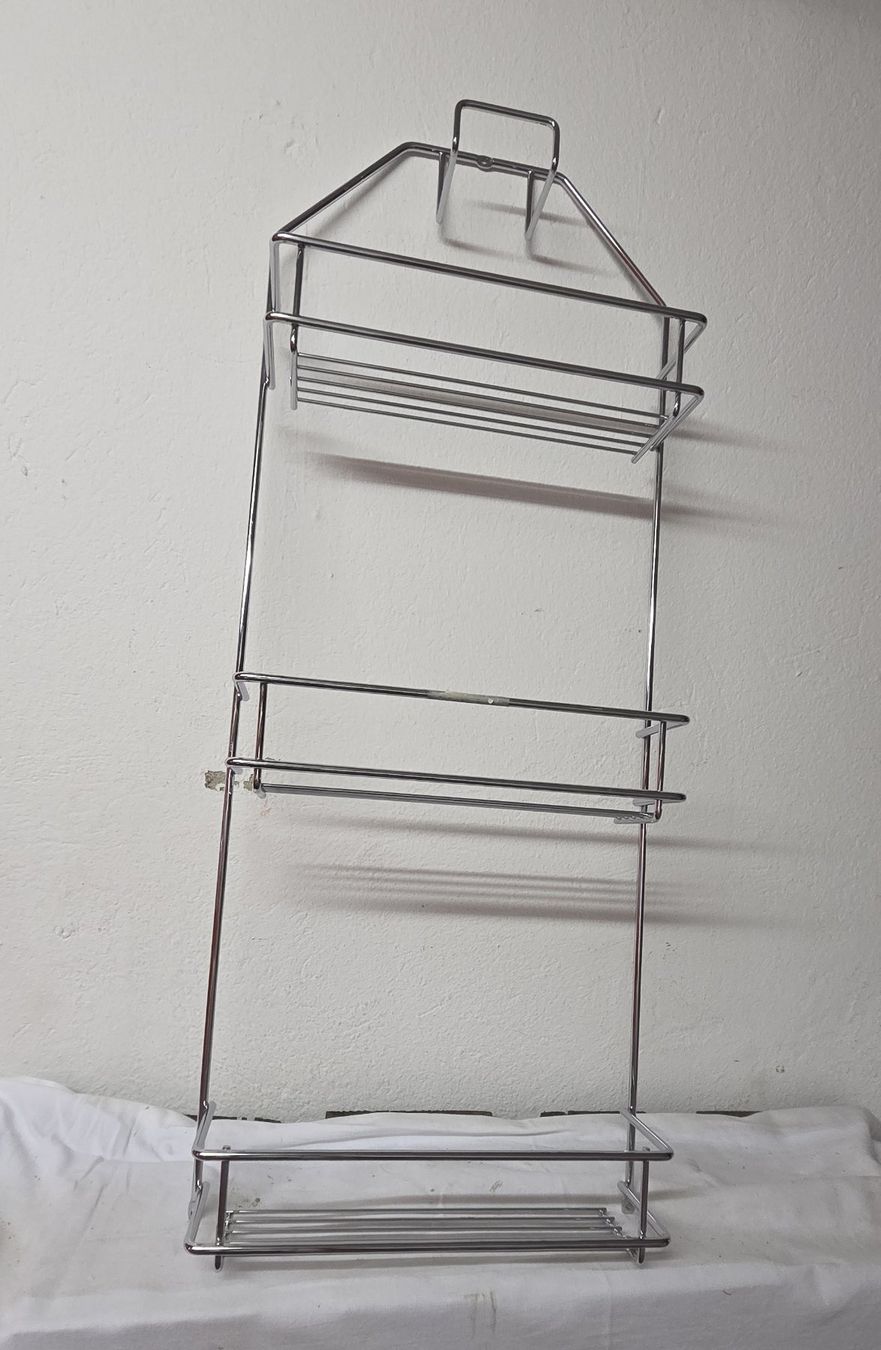 Scaffali: Metall Gestell Chrom mit 3 Ablage Korb Plus Nr. 21 – Nuovo (secondo la descrizione) da Niederbipp venduto da Trude04