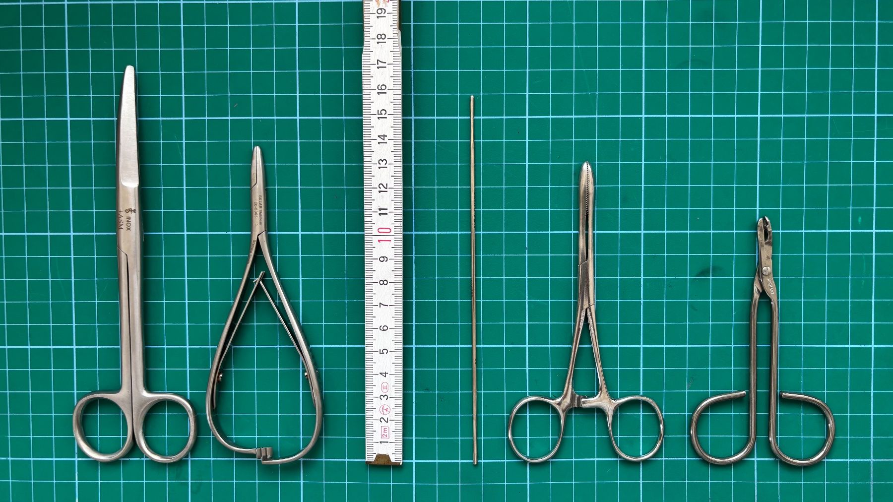 Attrezzature mediche: Chirurgische Instrumente Set – Usato da Wald ZH venduto da ukulele77