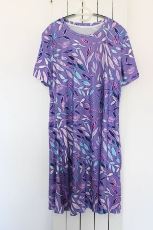 Kleid ,  verm. L / XL ?  Länge 104 , Brustweite ca. 58 cm