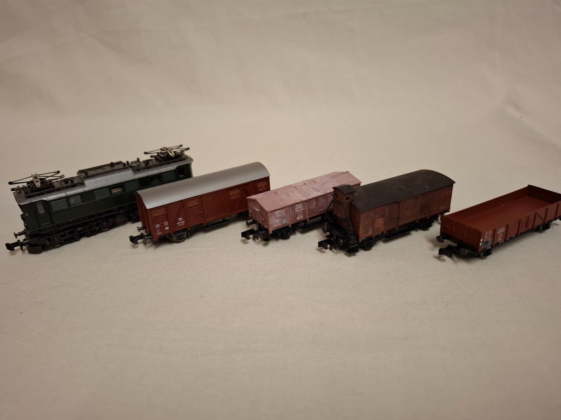 Roco Modellini di ferrovie: Güterzug der DB, 5-teilig Analog, Spur N – Usato da Grenchen venduto da georges053 5