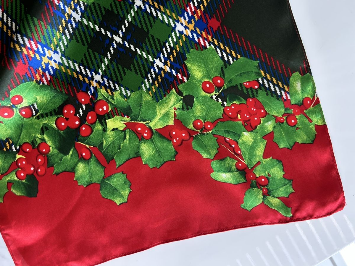 Foulards, Tücher & Schals: Echo Silk Scarf Holly Tartan Holiday Pattern Red Green  – Neu (gemäss Beschreibung) aus Saland von ele_vc96 1