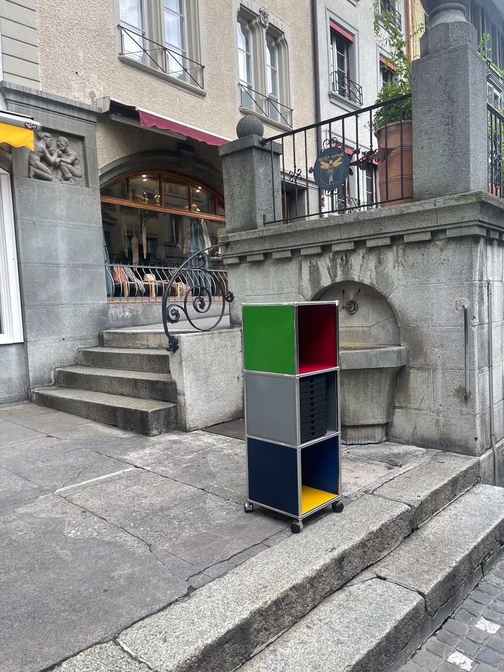 USM Regale: Herzige Usm  möbel Bunt Lieferung Gratis – Gebraucht aus Thun von Thuno6 2