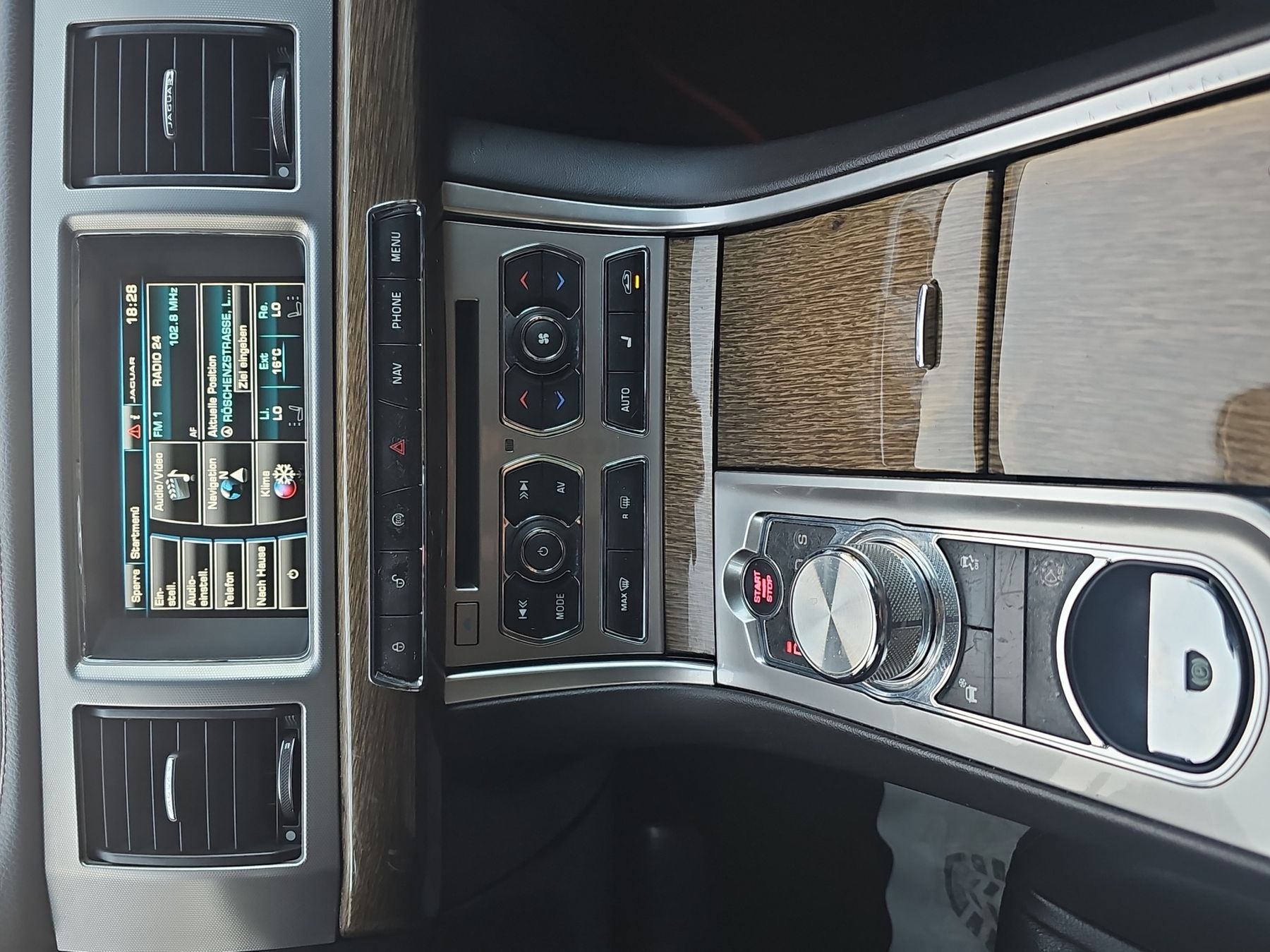 Jaguar Automobili: Jaguar XF 2.2diesel ab mfk – Usato da Basel venduto da Nikeshan 9