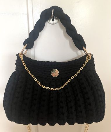 Handtasche gehäkelt schwarz mit Goldkette neu