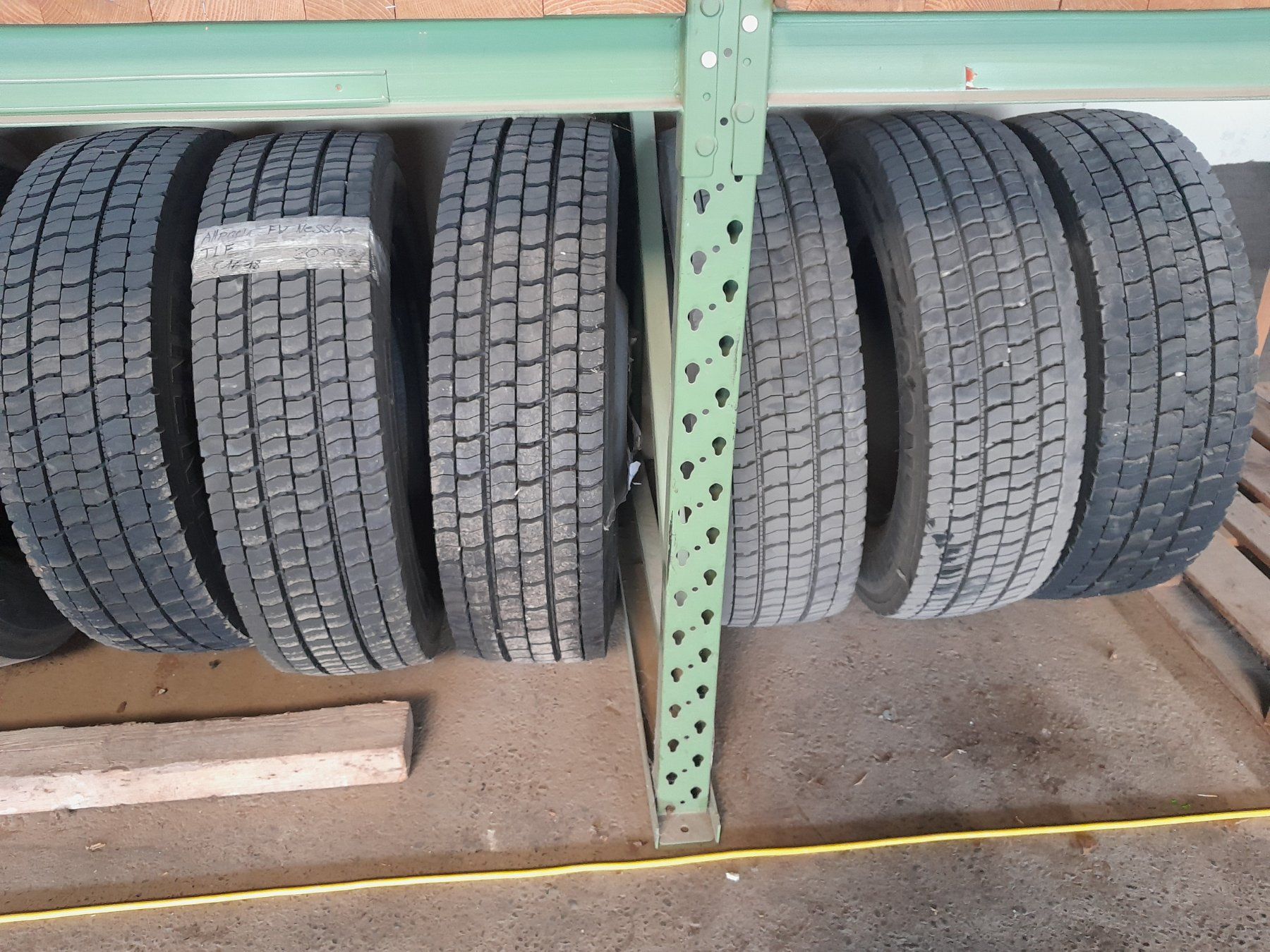 Continental Pneumatici & Ruote complete: 6x Continental 275/70 R 22.5 – Usato da Nesslau venduto da Altherr12