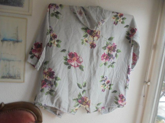 Giacche: Sommerjacke mit Kapuze Blumen – Usato da Hinwil venduto da Glasperlen 2