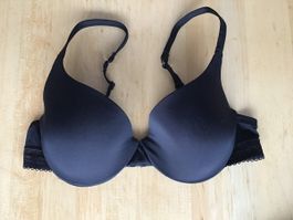 Soutien-gorge noir DIM, taille 75B, en parfait état!