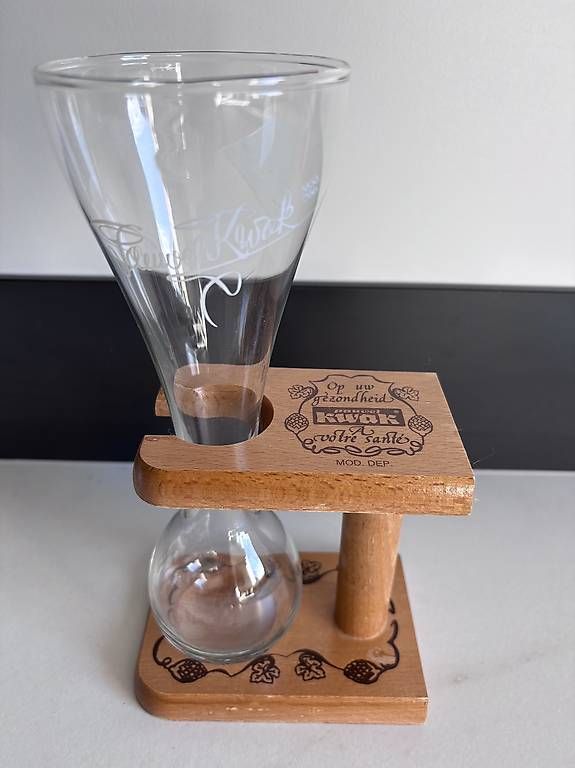 Gläser: À vendre verre à bière Kwak avec son support  – Gebraucht aus Aire-la-Ville von Steve72