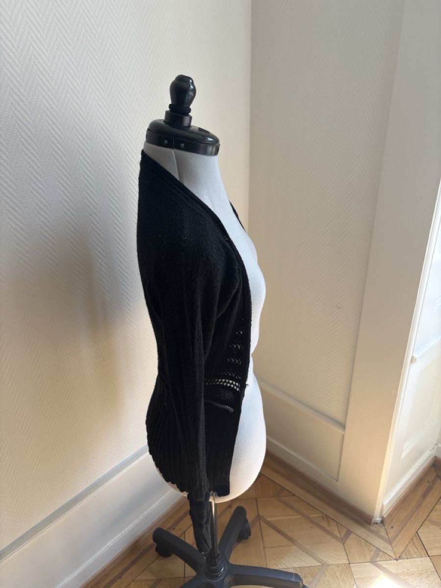 Gilets & Westen: Cardigan noir détaillé – Gebraucht aus Genève von fan_5n8s 2