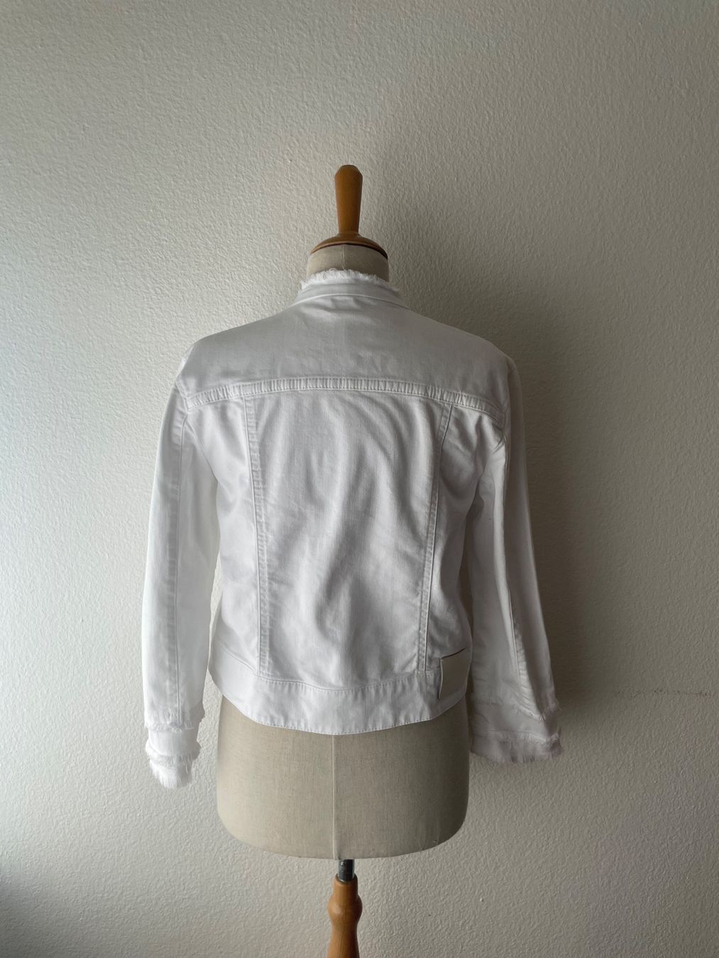Marc Cain Jacken: Marc Cain Weisse Jeansjacke – Gebraucht aus Buchs SG von VintageHomeCH 4