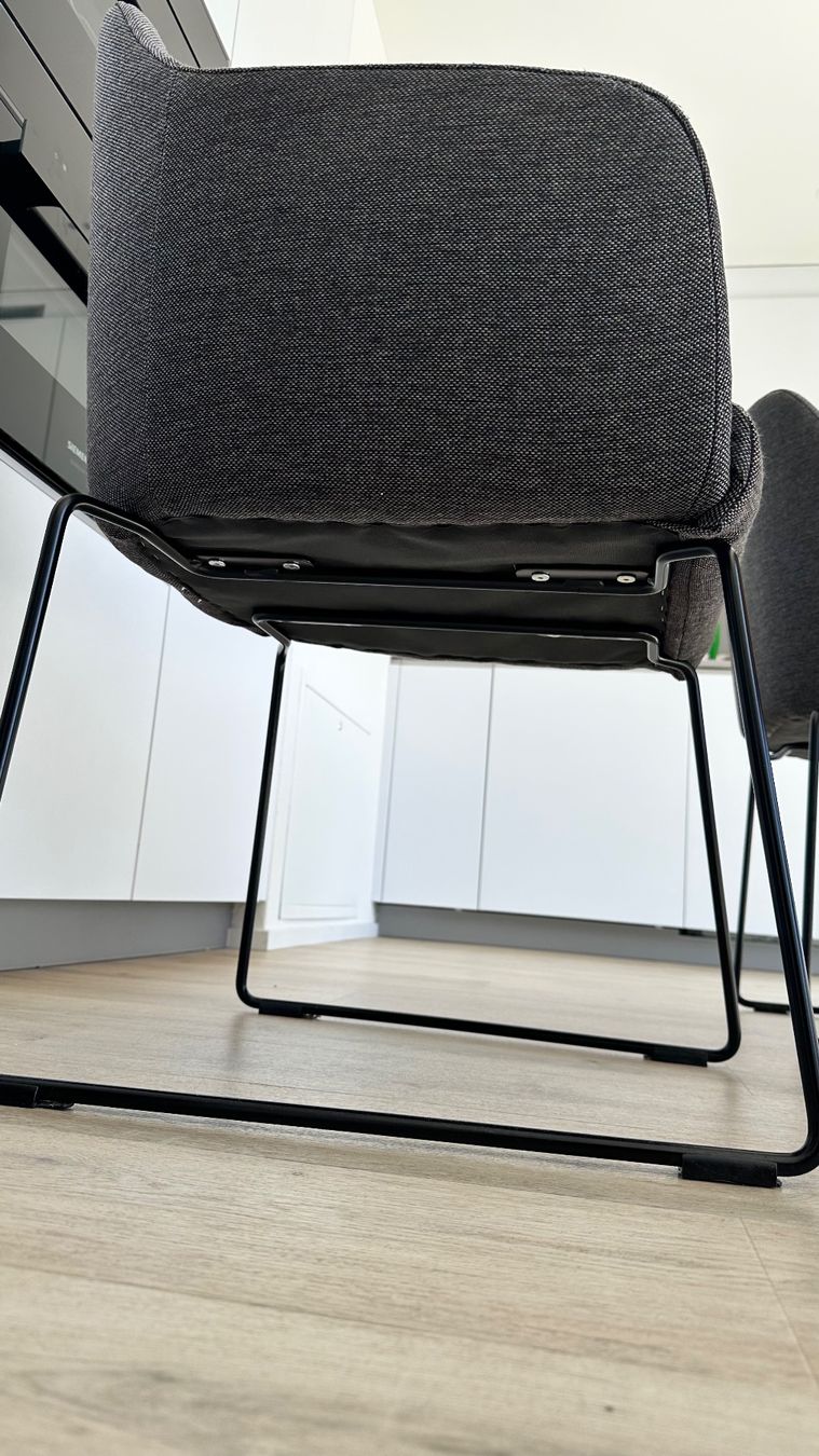 Set di tavolo e panche: Ikea Esstisch und 4 Esszimmerstühle. – Usato da Zürich venduto da gab_t8g7 6