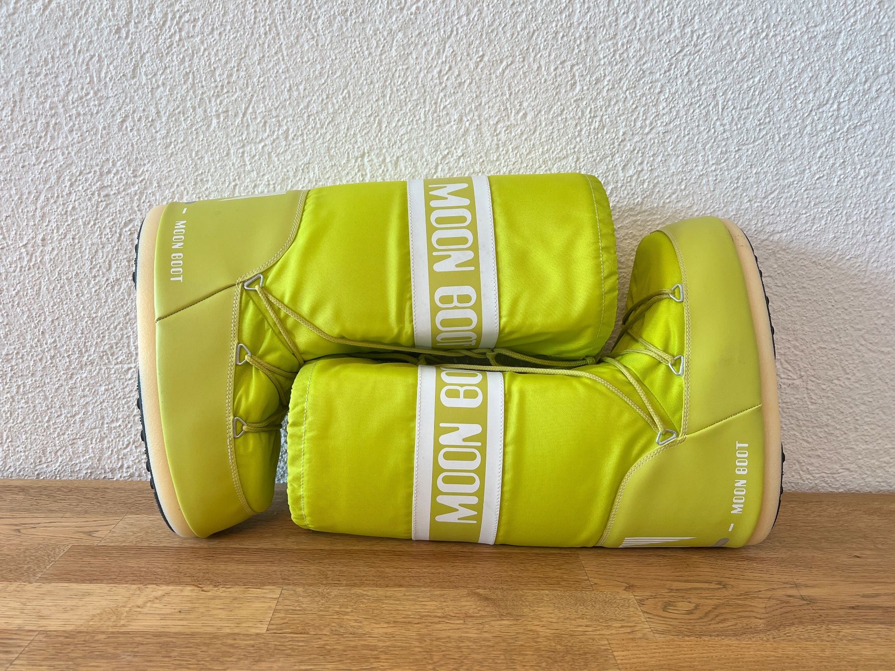 Moon Boot Herrenschuhe: Moon Boot Icon Nylon Boot Lime EU42/44 – Gebraucht aus Bremgarten b. Bern von Zwiebelbr0t 1