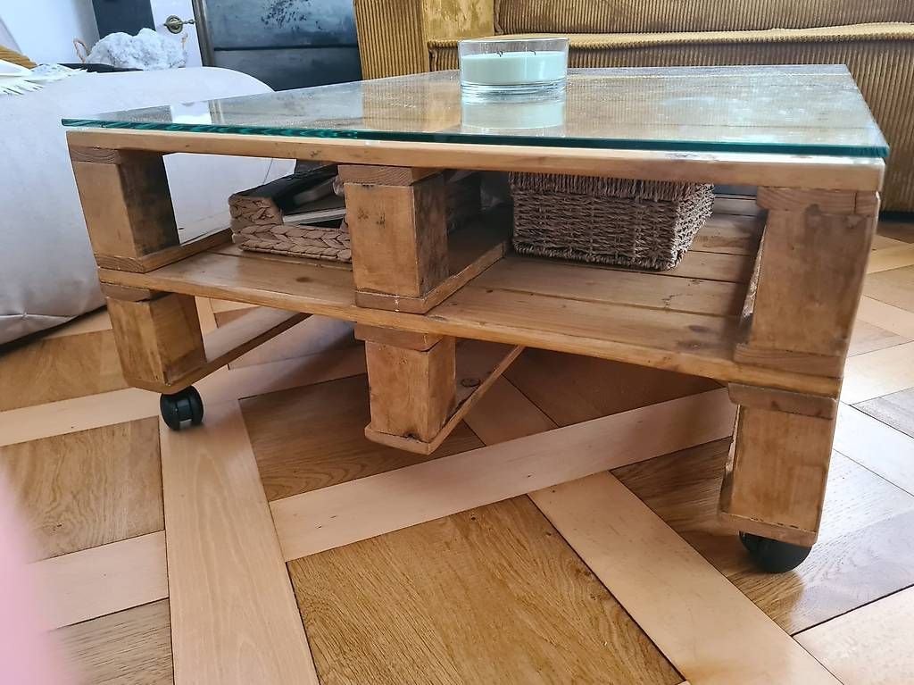 Tavoli: Table basse avec verre de protection  – Usato da Lausanne venduto da Vkb52 1
