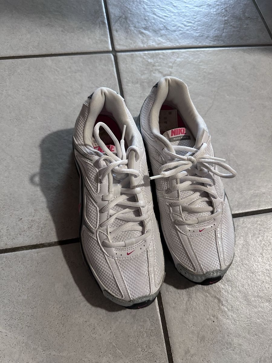Nike Scarpe da donna: Nike Sneakers in der Grösse 39  – Nuovo (secondo la descrizione) da Jona venduto da Lulu3105 1