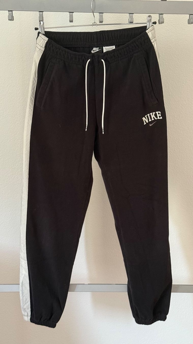 Nike Hosen: Nike Trainerhose – Gebraucht aus Winterthur von mia_88lm