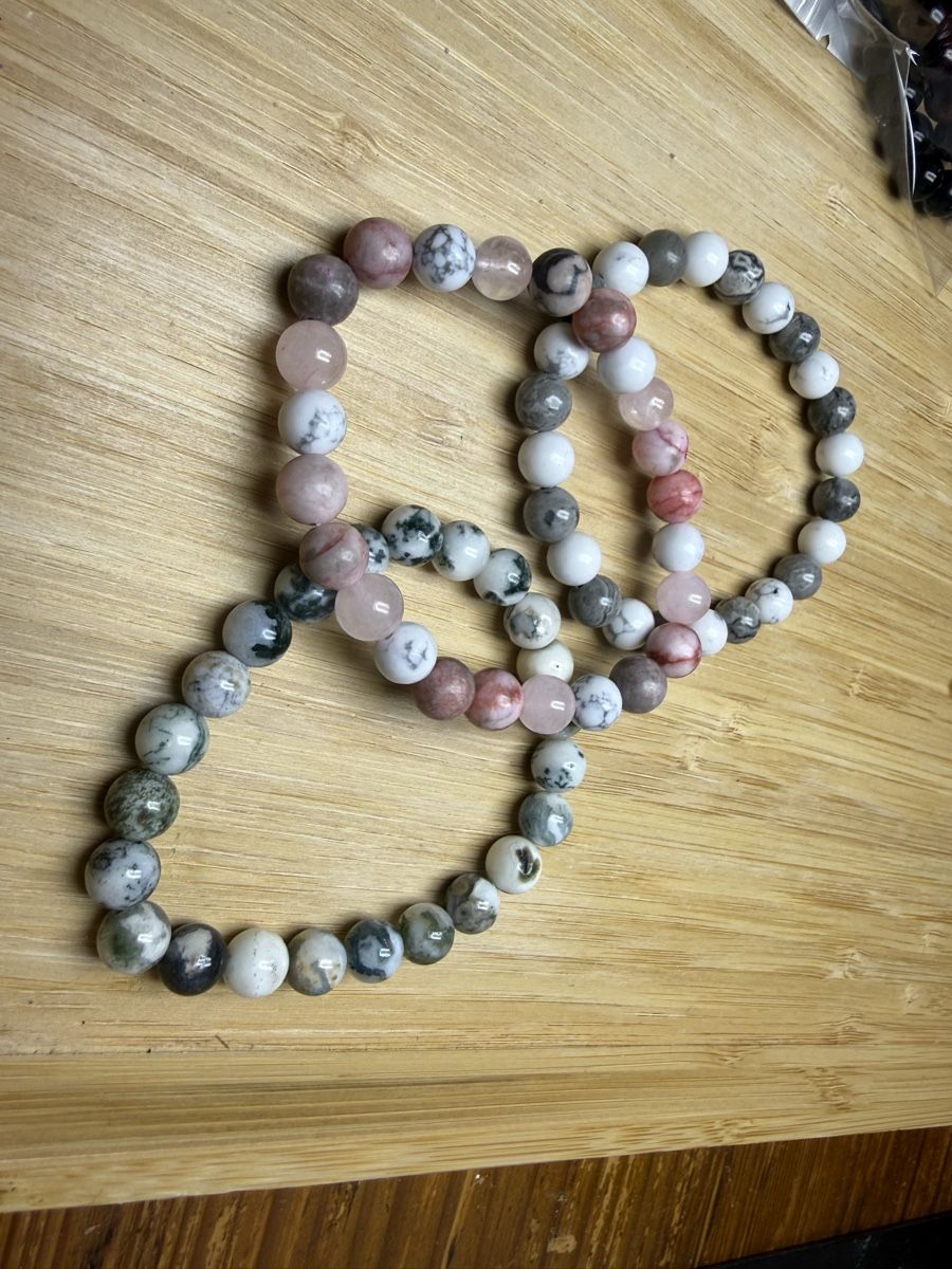 Bracciali & Braccialetti: Set aus drei Edelstein Armbändern elastisch neu – Nuovo e nell'imballaggio originale da Wald ZH venduto da Carloiten