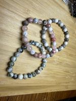 Set aus drei Edelstein Armbändern elastisch neu