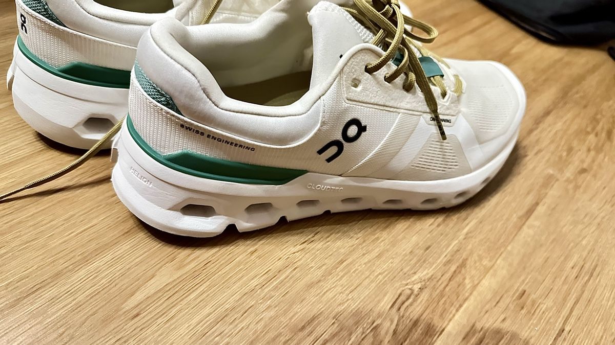 On Scarpe da uomo: On Running Cloudrunner 2 Laufschuhe  – Usato da Kriens venduto da Ileriadiamore 2