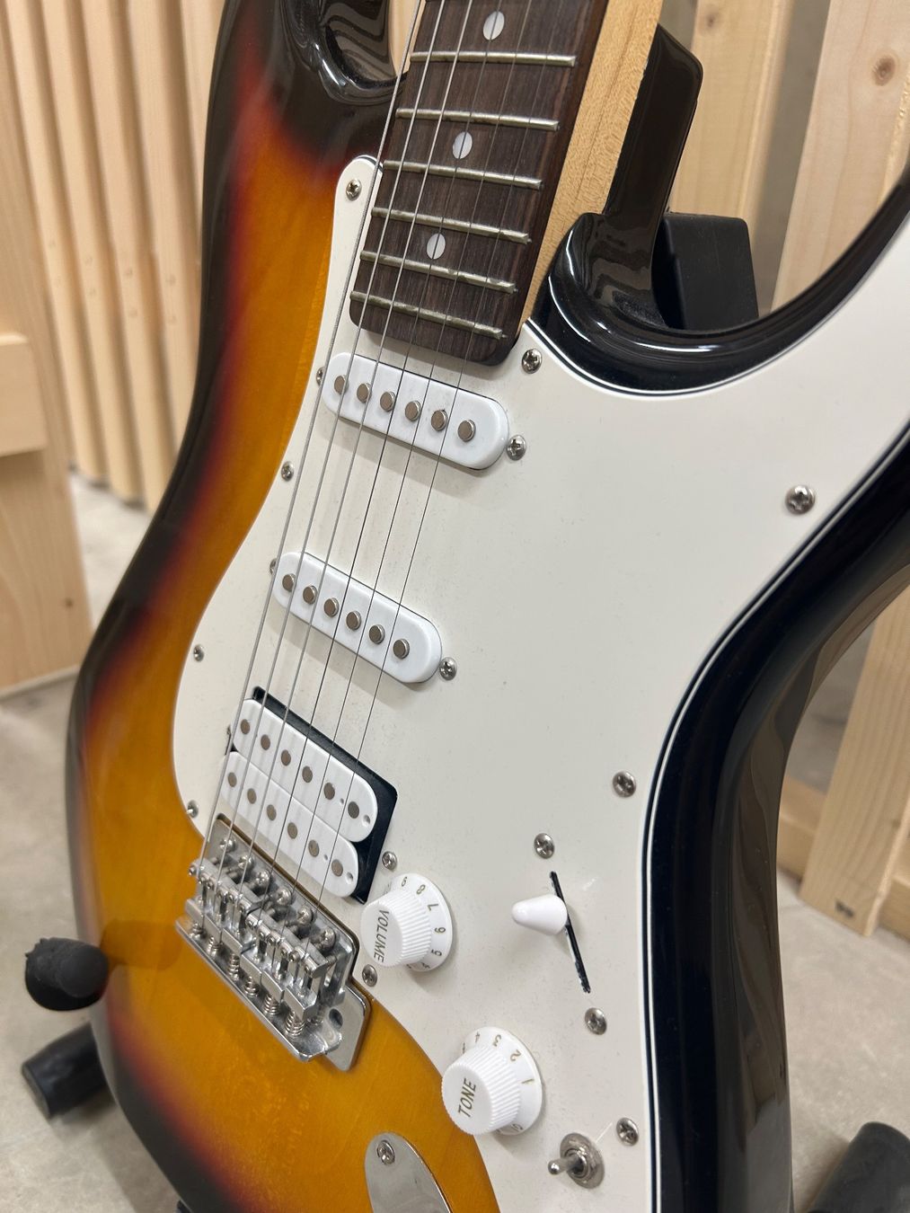 Aria Musikinstrumente: E-Gitarre – Gebraucht aus Münchenbuchsee von laurapulido96 1