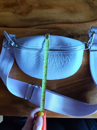 Lila Lederbauchtasche klein