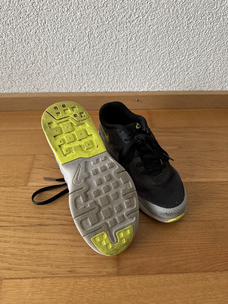 Nike Schuhe für Jungen: Nike Schuhe Grösse 32 gebraucht – Gebraucht aus Richterswil von Cuoresportivo81 1