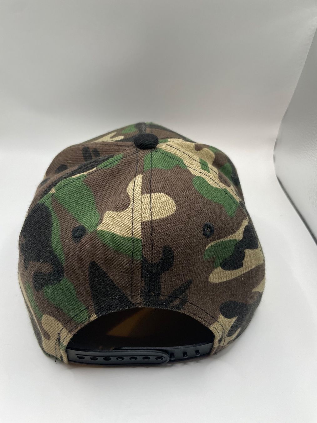 Lotti di vestiti: 1X Compton Cap 1X Graffiti Baseball cap , Camouflage Muster. – Usato da Bubikon venduto da SwissSecondLife 3