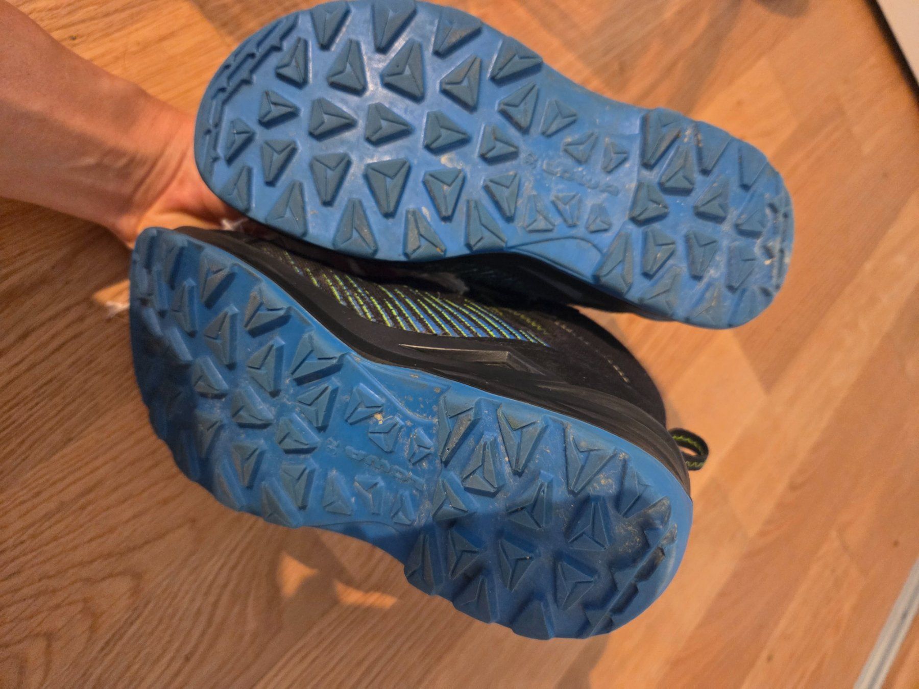 Lowa Scarpe per ragazzi: Lowa Wanderschuhe schwarz blau 32 – Usato da Zollikerberg venduto da ele_d9zc 2