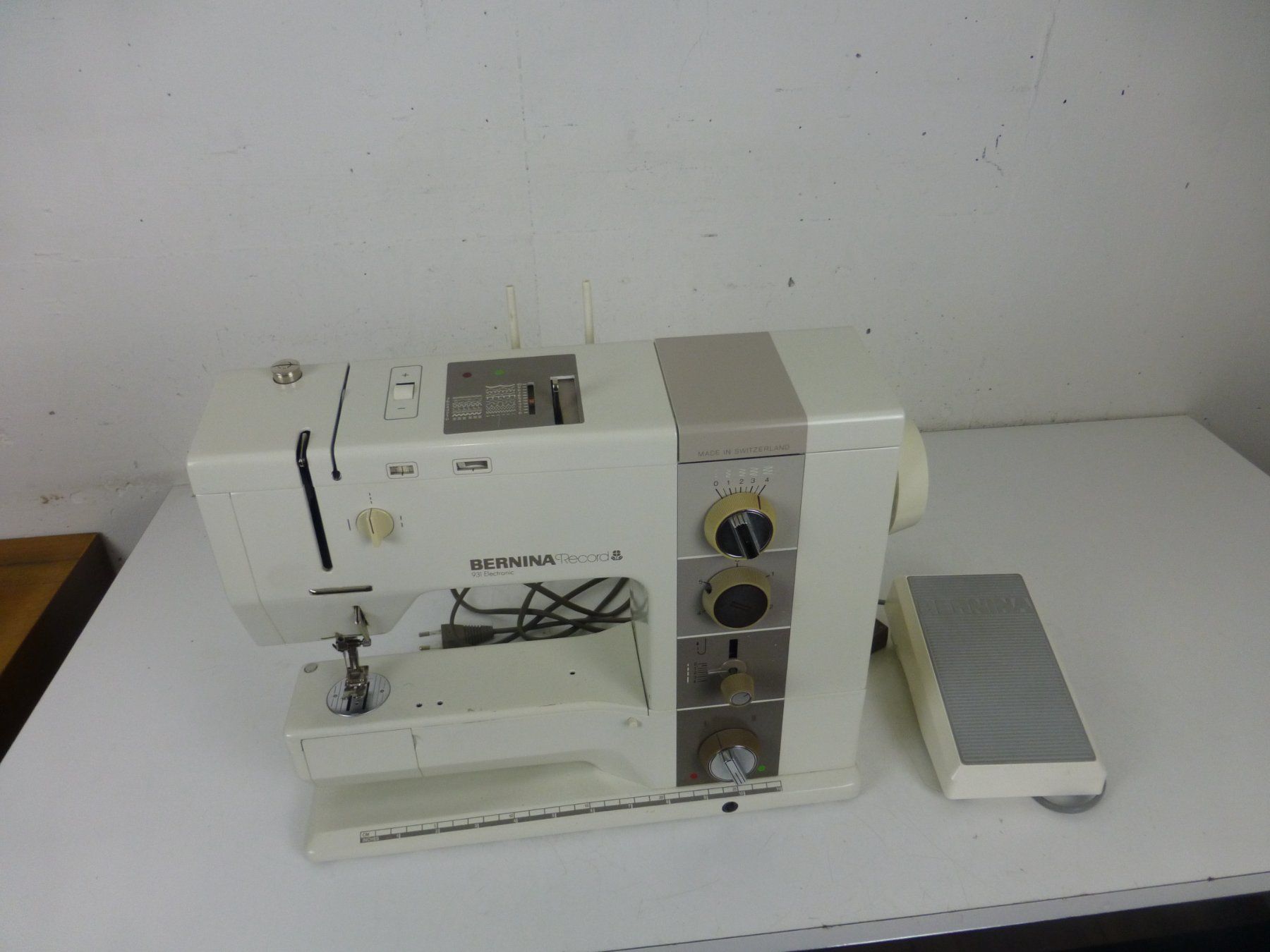 Bernina Macchine da cucire: Bernina 931ohne Koffer Defekt – Difettoso da Fahrweid venduto da Omuki