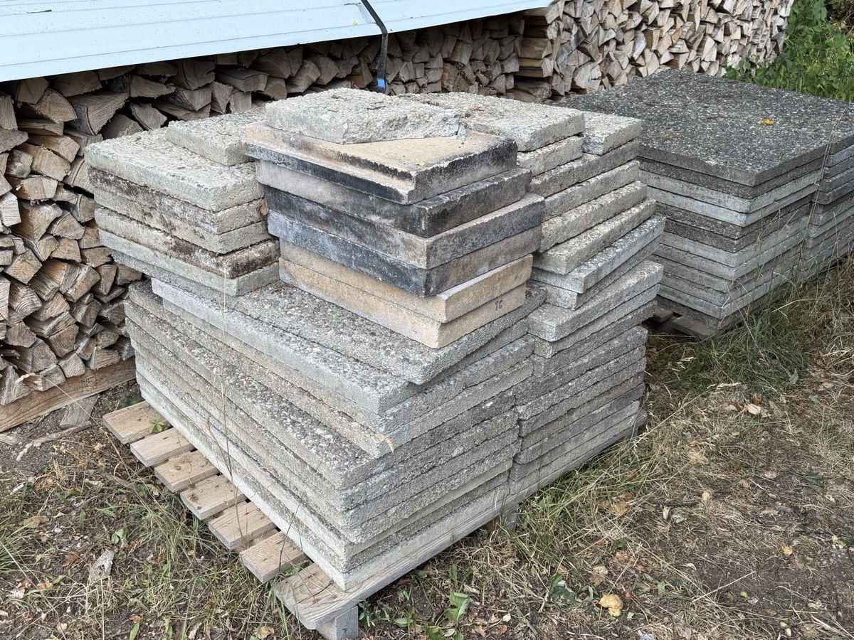 Rivestimenti per pavimenti: Gartenplatten Waschbetonplatten 100x50cm – Usato da Mümliswil venduto da DUKE2017 1