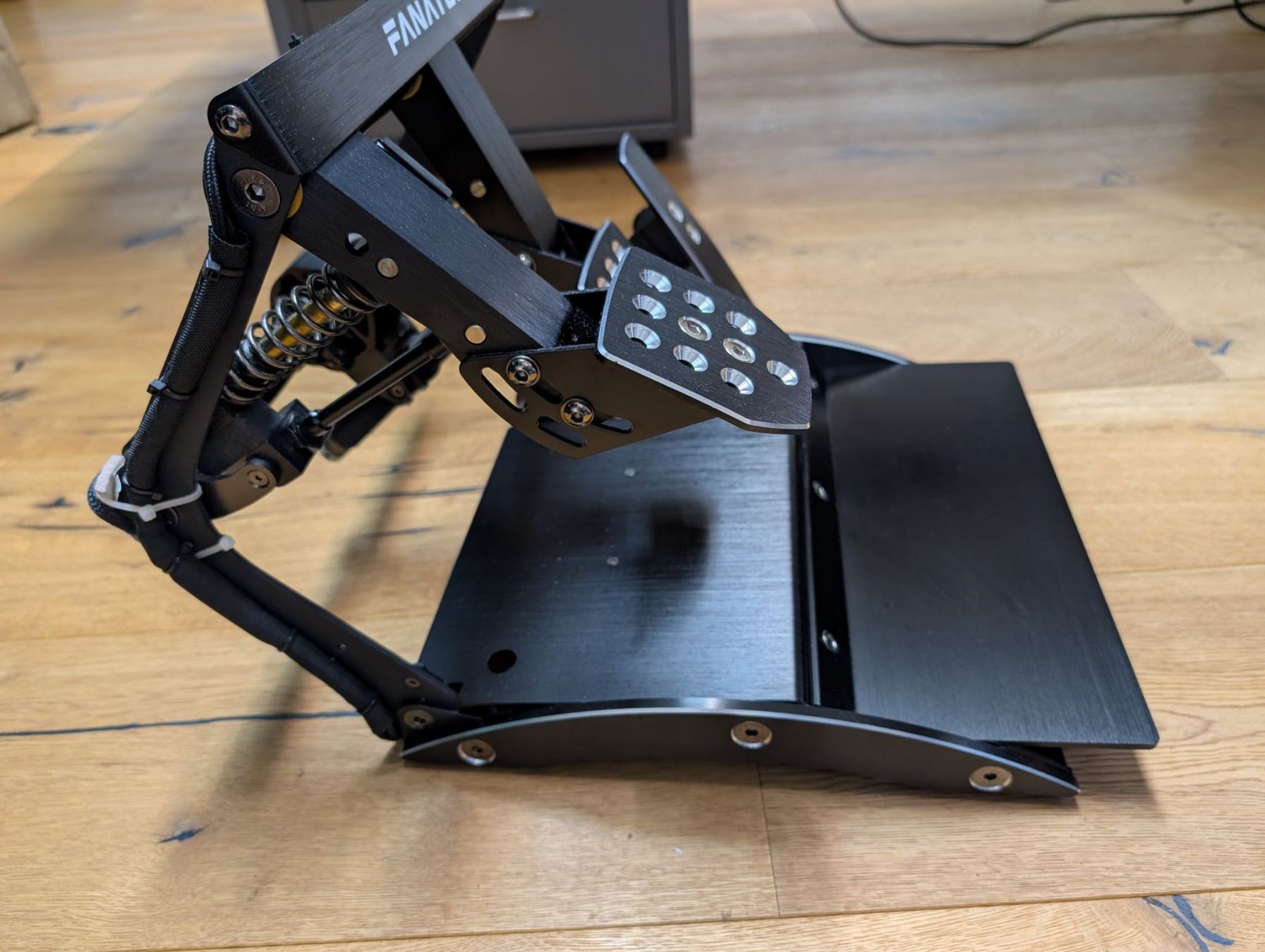 Fanatec Controller: Fanatec CSL Elite Pedale mit Load Cell Kit gebraucht – Gebraucht aus Giswil von Cookie10 1