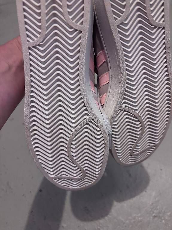 Chaussures hommes: Adidas Schuhe Wildleder 40.5 – D'occasion à St. Gallen par Svitlana.G 1