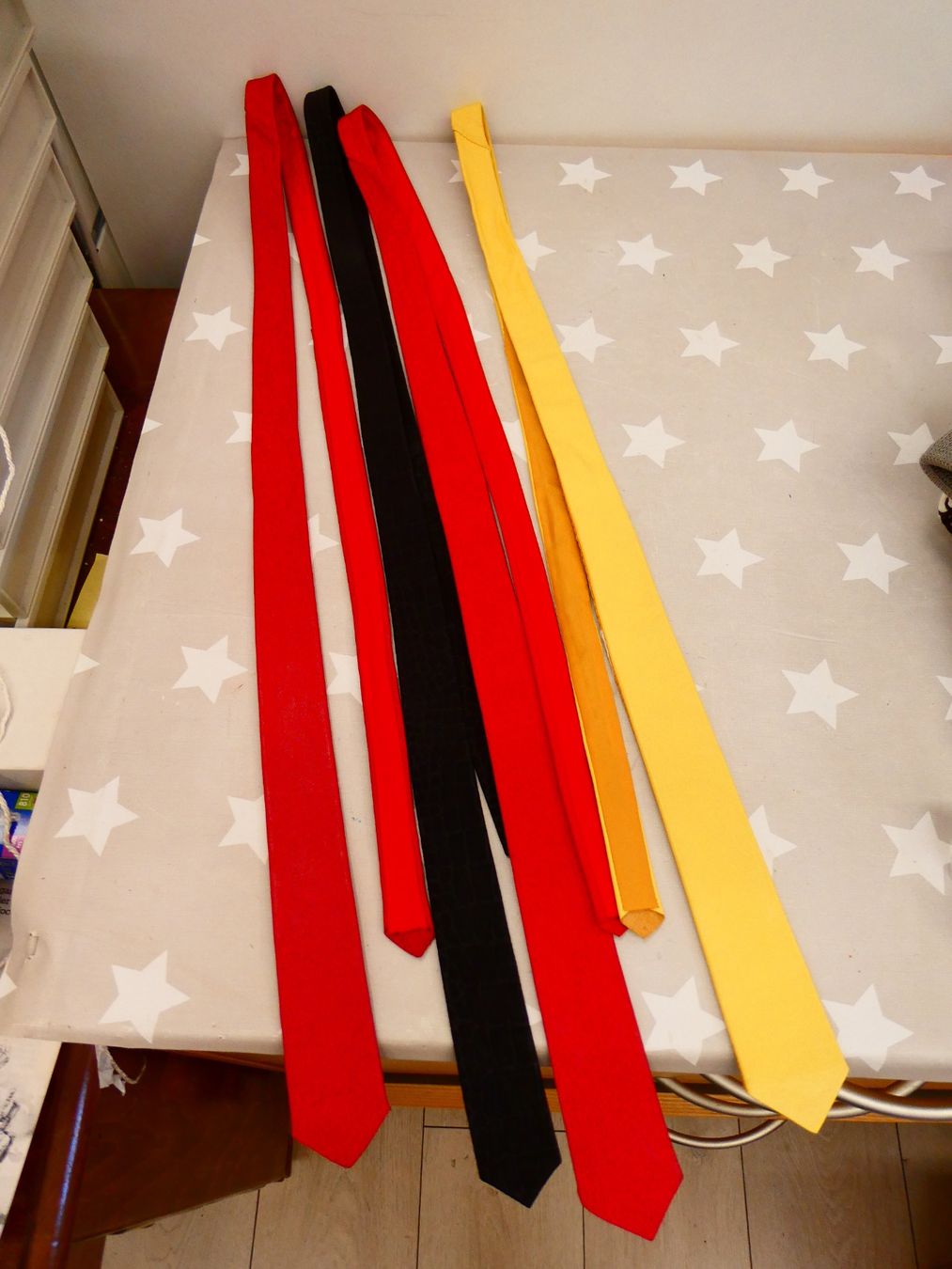 Cravatte: 4 Lederkrawatten Krawatte Leder Vintage – Usato da Rafz venduto da Powacaddy