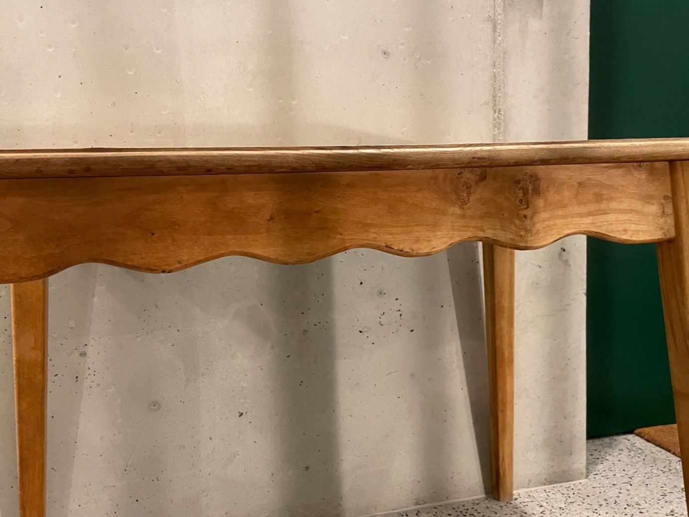 Tavoli: Holztisch, einige Gebrauchsspuren – Usato da Windisch venduto da evamo 4