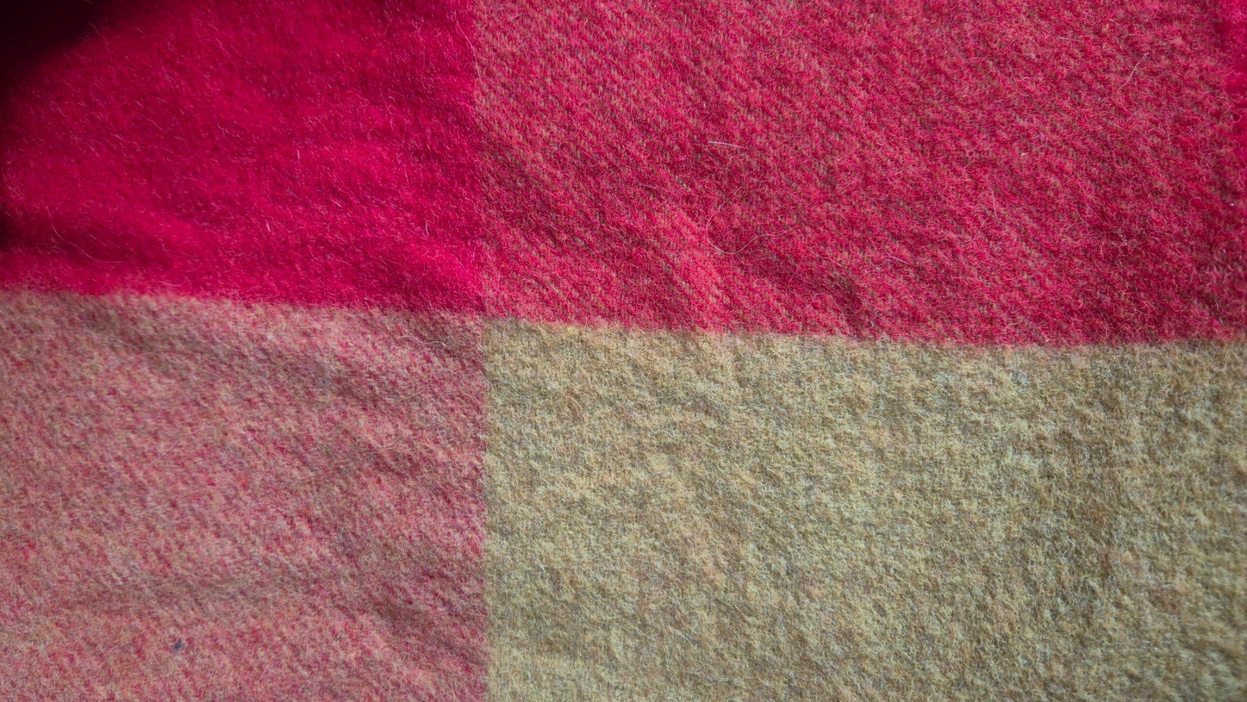Decken: Byon wool blanket yellow red – Gebraucht aus Zürich von monadiederich 1