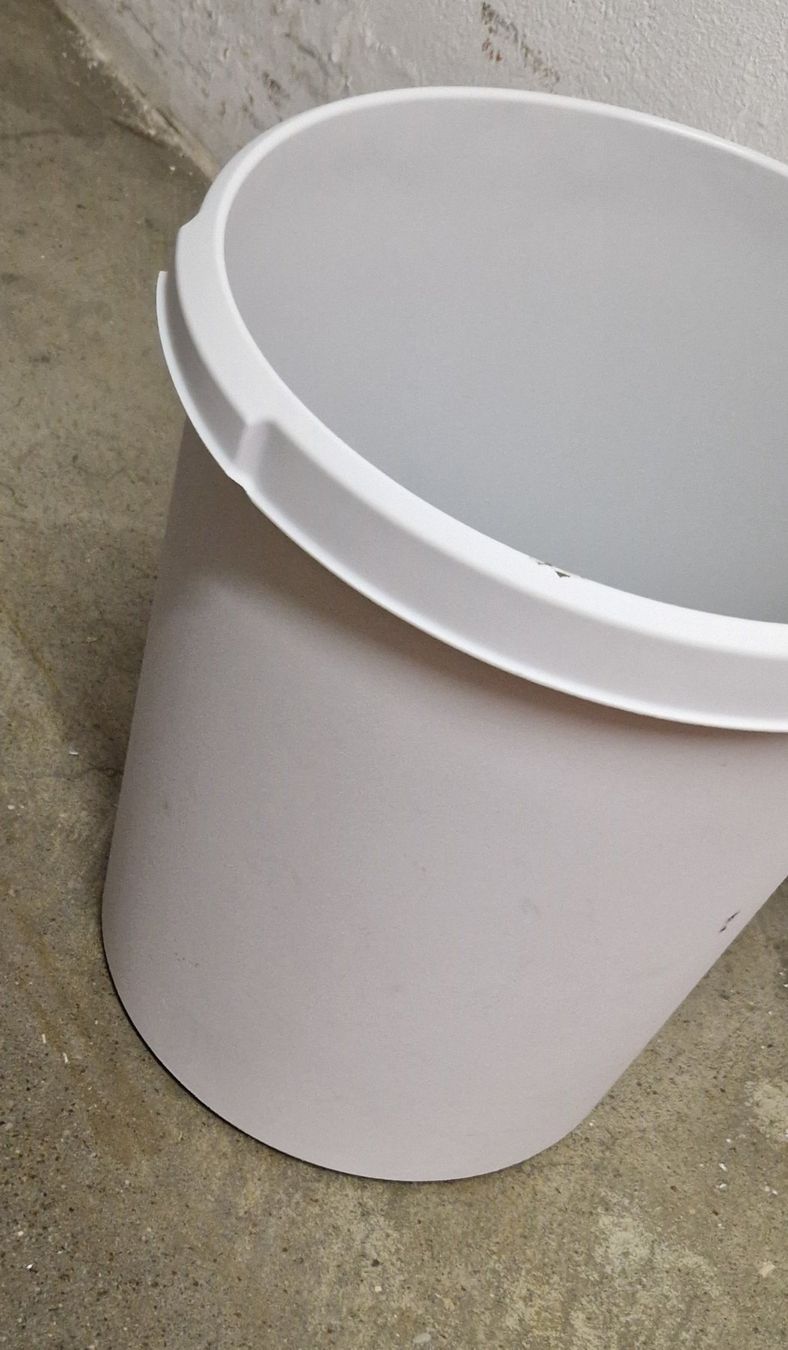 Cestini per rifiuti: Abfall Kübel/ Papier Kübel Hell Grau – Usato da Niederbipp venduto da Trude04 2