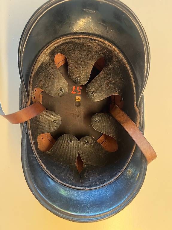 Vêtements anciens: Tschako Schweizer Artillerie-Helm – D'occasion à Stäfa par boohoosu 1
