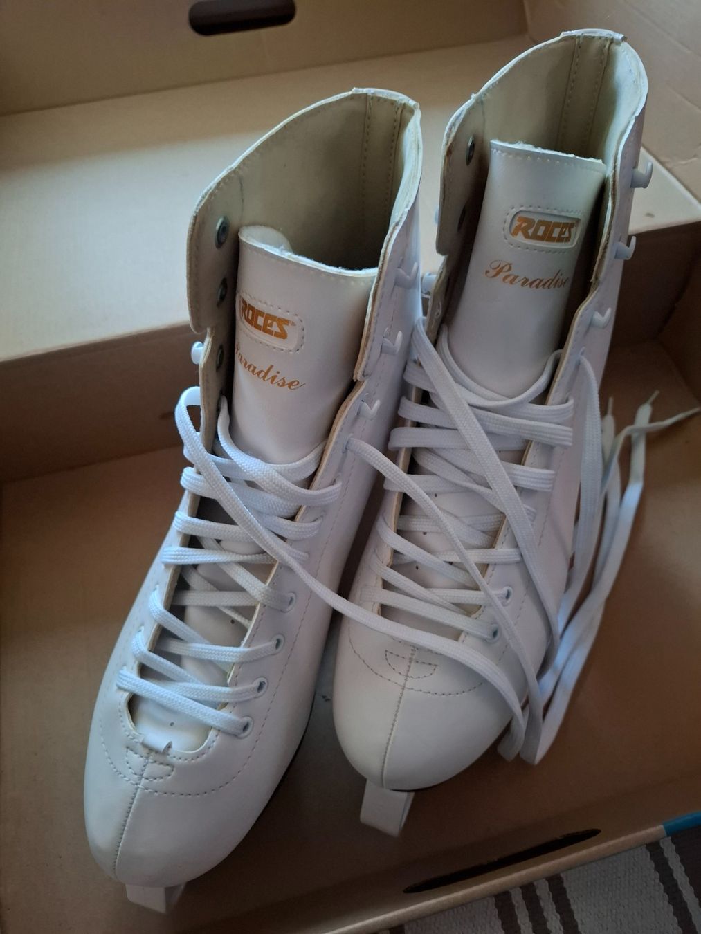 Pattini da ghiaccio: Schlittschuhe ROCES, Gr.44 weiss, neu – Nuovo (secondo la descrizione) da Zürich venduto da Sonnebluemeli 1