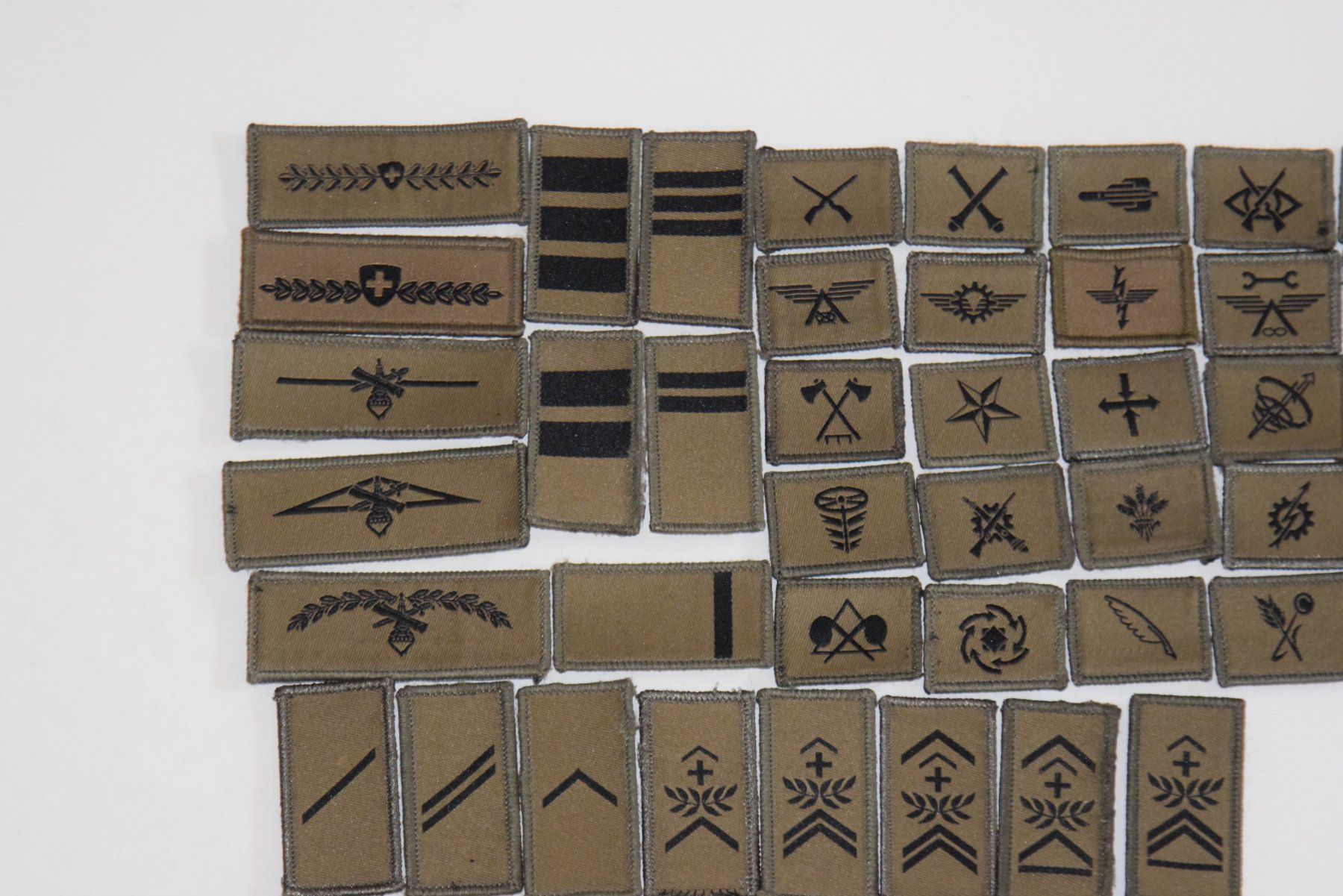 Schweizer Armee Placchette & Badge: Abzeichen der Schweizer Armee – Usato da Weiningen ZH venduto da Gubristtunnel 1